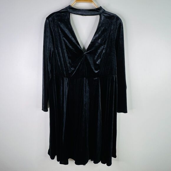 Torrid Black‎ Velvet Choker Skater Dress Size 1/XL - Picture 1 of 11